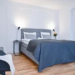 Sanders Tower - Cozy Two-bedroom In Charming Appartement *
