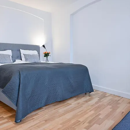 Sanders Tower - Cozy Two-bedroom In Charming Apartamento