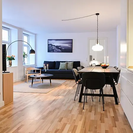 Sanders Tower - Cozy Two-bedroom In Charming Copenhagen
